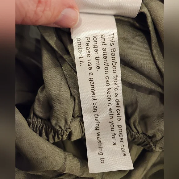 Quince Bamboo Sheet Set Olive Green Queen Size NWT Cooling Soft - Picture 5 of 6